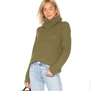 Lover + Friends Marlina
Sage green sweater sz M